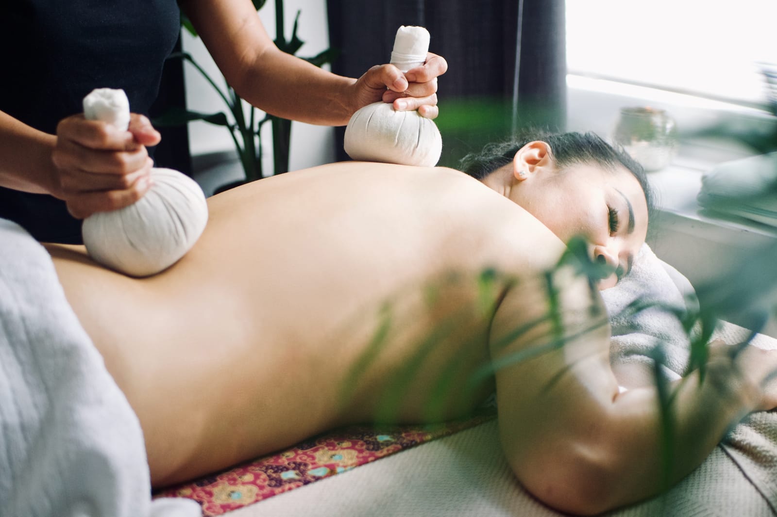 Kräuterstempelmassage